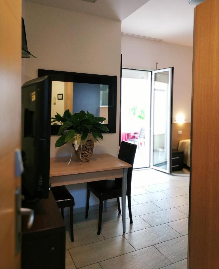 Residence Hotel Rubino Fogliano Marina Kültér fotó