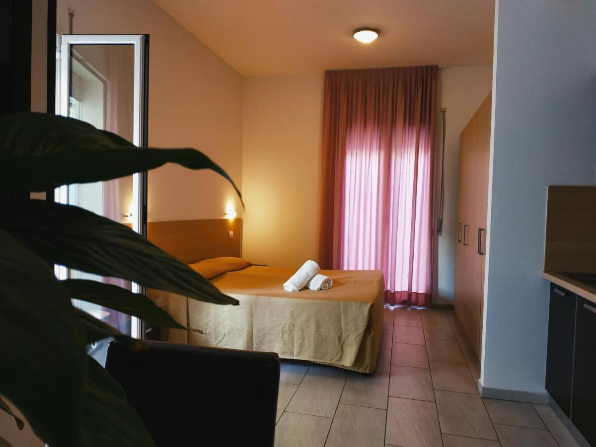 Residence Hotel Rubino Fogliano Marina Kültér fotó