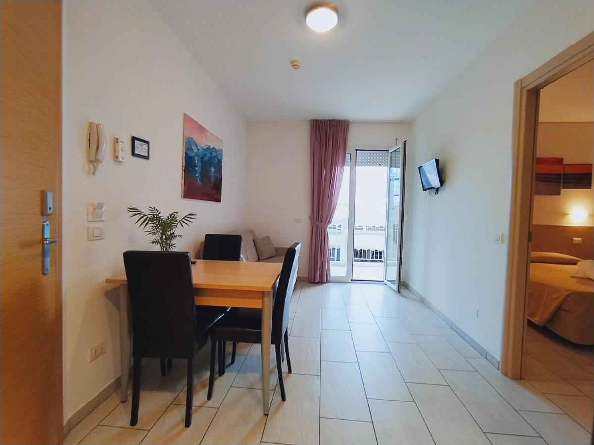 Residence Hotel Rubino Fogliano Marina Kültér fotó